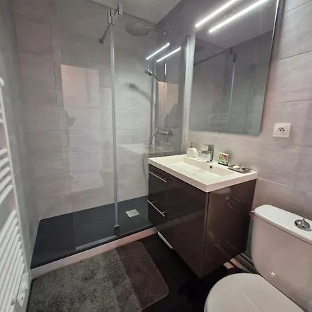 Superbe T2 Avec Piscine, Balcon, Parking Prive Et Proche A - Fr-1-777-11 * سان جان دي مونت